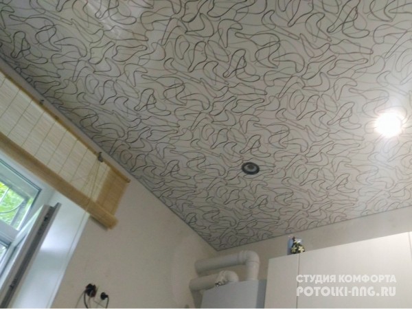 Натяжной потолок в ванную комнату