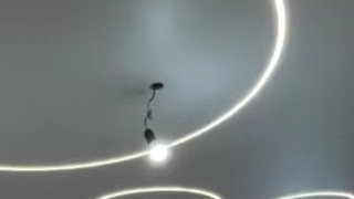 Потолок со световыми линиями 