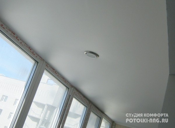 Натяжные потолки на балкон