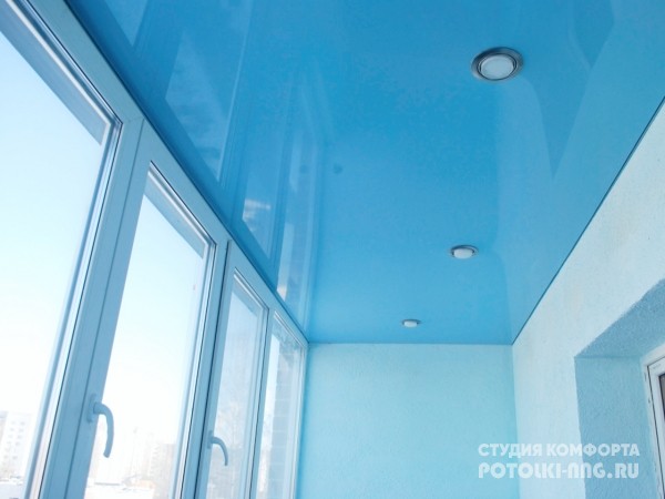 Цветные натяжные потолки