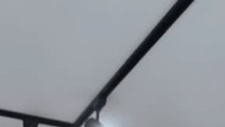 Видео натяжного потолка с трековым освещением 