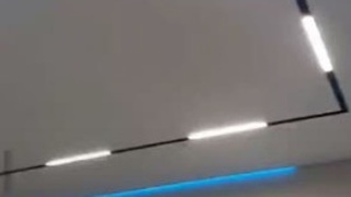 Видеообзор натяжного потолка с технологией SLOTT и подсветкой 