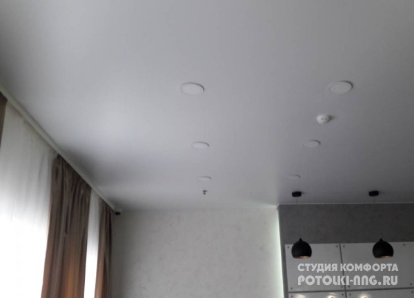 Натяжные потолки Descor