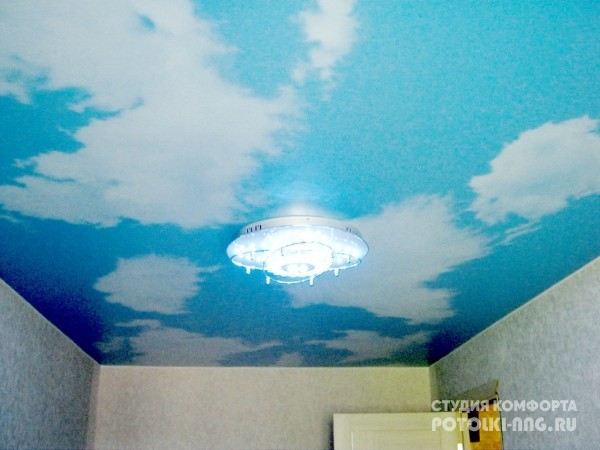 Пример "Небо" для гостиной 18 м²